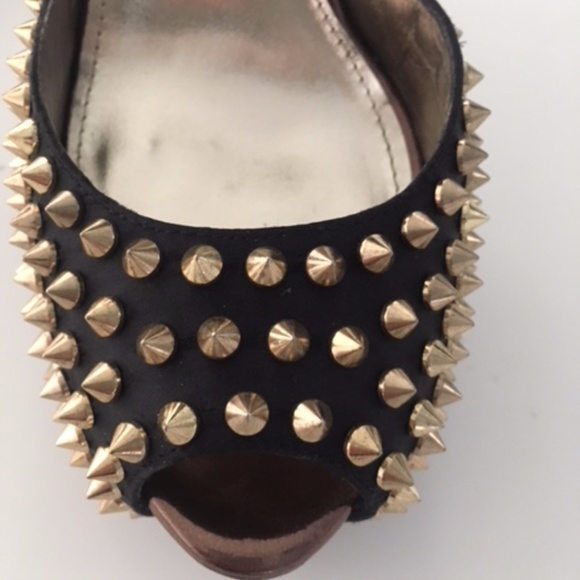 Smoking hot black and bronze studded peep toe shoe - Picture 8 of 8